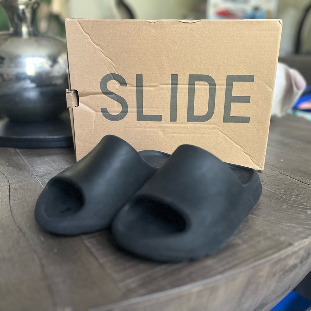 adidas Black Yeezy Slides Kids Size 4